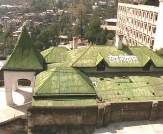hostel_roof_sign_big