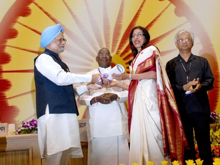 Sarojini Ganju Thakur, additional chief secretary, receiving the award from Prime Minister