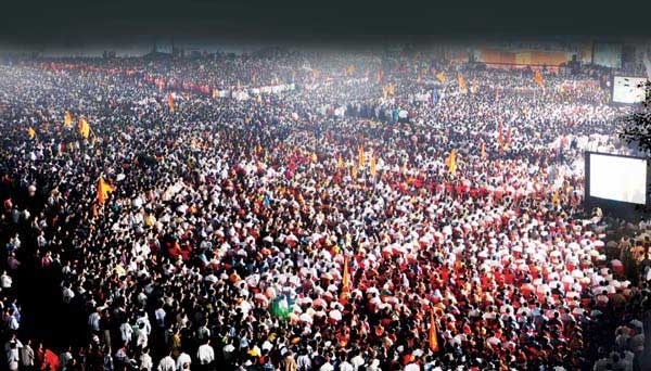 Bal Thackeray roars at massive election rally