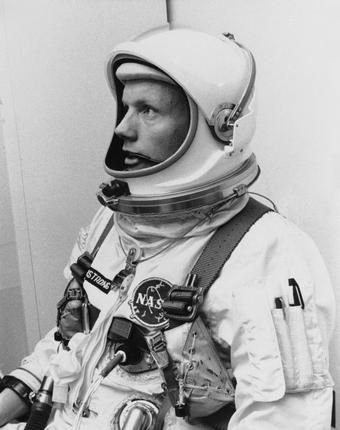 Neil Armstrong dies at 82