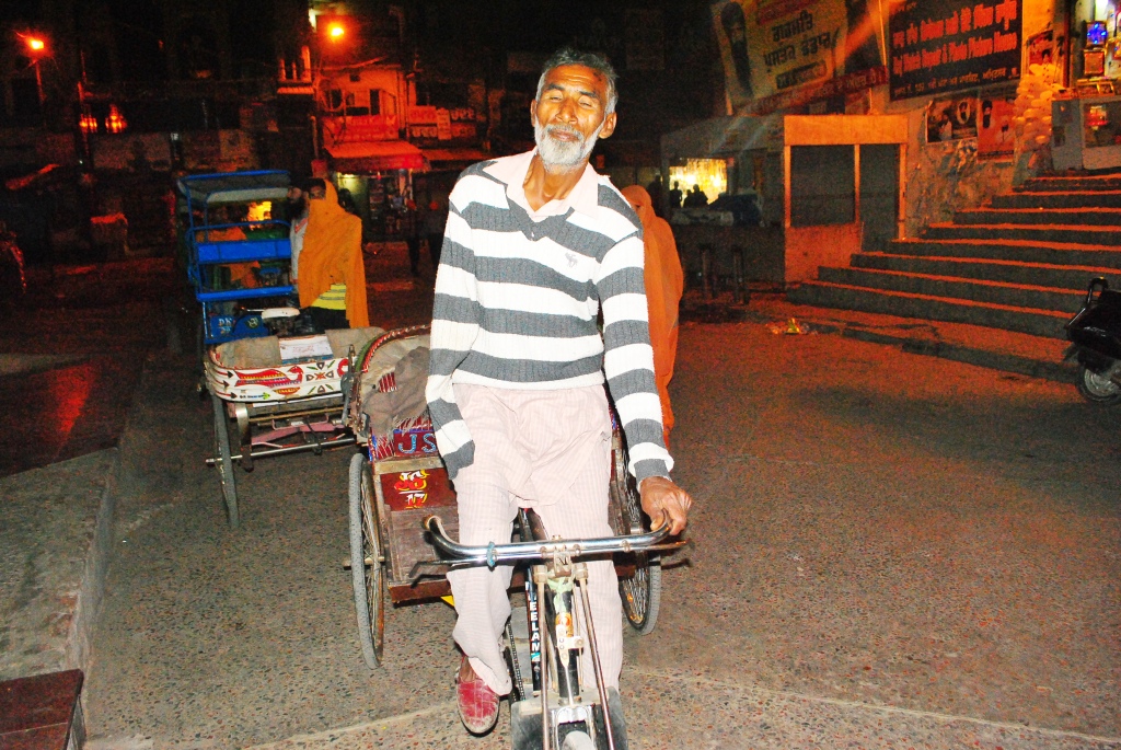 Bilaa Rickshaw Puller One Hand Amritsar