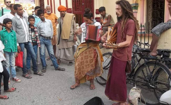 In Rishikesh, foreign beggars vie with Indian beggars