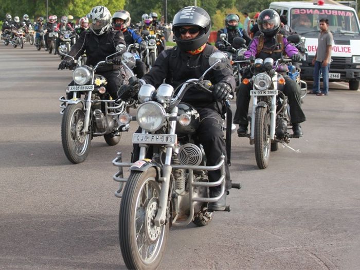 100 bikers take on the mighty Himalayas_3