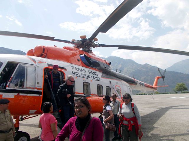 Tourist airlifed from Kinnaur de-board a helicopter
