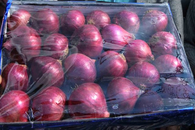 High price of onions makes them an interesting gift item for 2013 Diwali