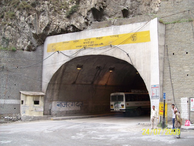 Tunnel To Kullu Manali Turns Dangerous As Summer Traffic Rises