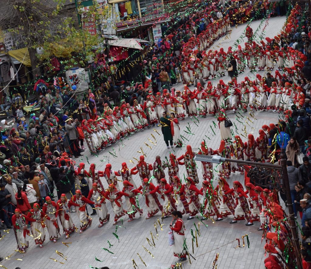 Colorful Traditional Kullu natty on fourth day of Manali winter Carnival –  Hill Post