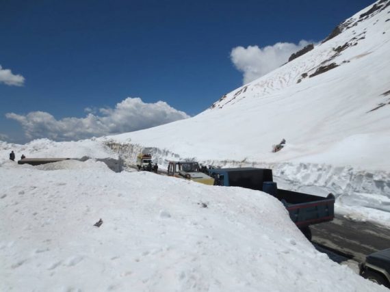 Manali Rohtang Pass Thrown Open For Tourists Hill Post